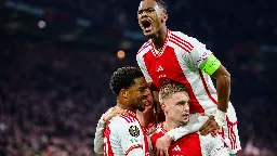 Ajax verder in Conference League na noodzakelijke zege op AEK